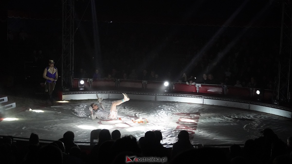 Akrobaci, iluzja i mnóstwo śmiechu. Cyrk Korona odwiedził Ostrołękę [22.04.2026] - zdjęcie #20 - eOstroleka.pl