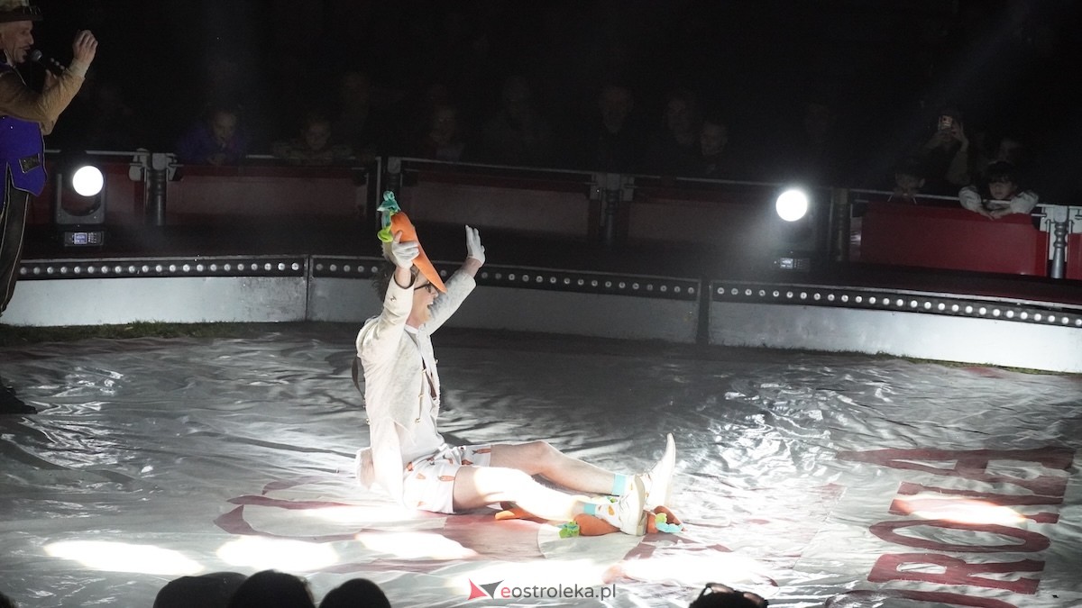 Akrobaci, iluzja i mnóstwo śmiechu. Cyrk Korona odwiedził Ostrołękę [22.04.2026] - zdjęcie #19 - eOstroleka.pl