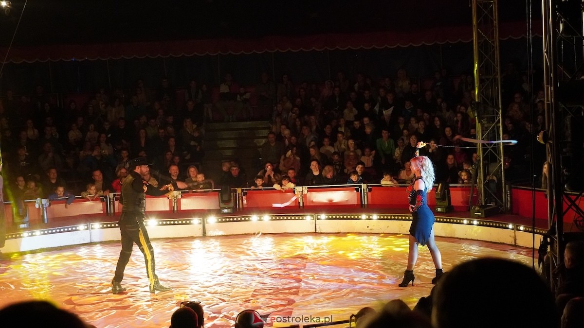 Akrobaci, iluzja i mnóstwo śmiechu. Cyrk Korona odwiedził Ostrołękę [22.04.2026] - zdjęcie #18 - eOstroleka.pl