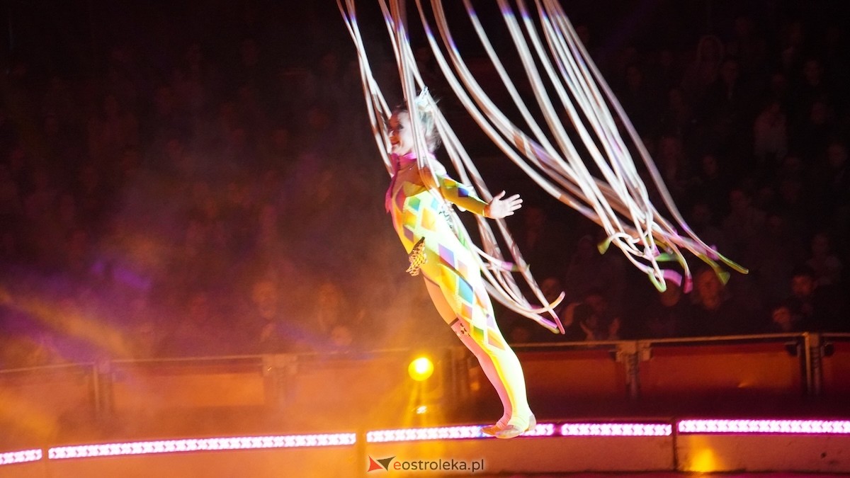 Akrobaci, iluzja i mnóstwo śmiechu. Cyrk Korona odwiedził Ostrołękę [22.04.2026] - zdjęcie #17 - eOstroleka.pl