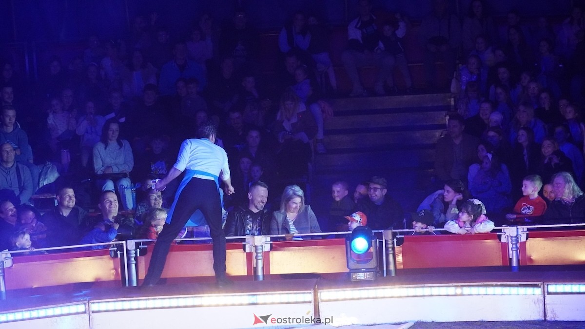 Akrobaci, iluzja i mnóstwo śmiechu. Cyrk Korona odwiedził Ostrołękę [22.04.2026] - zdjęcie #13 - eOstroleka.pl
