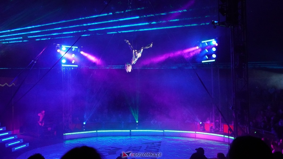 Akrobaci, iluzja i mnóstwo śmiechu. Cyrk Korona odwiedził Ostrołękę [22.04.2026] - zdjęcie #11 - eOstroleka.pl