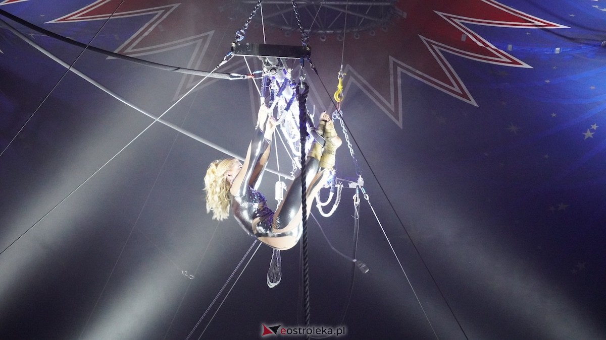 Akrobaci, iluzja i mnóstwo śmiechu. Cyrk Korona odwiedził Ostrołękę [22.04.2026] - zdjęcie #9 - eOstroleka.pl