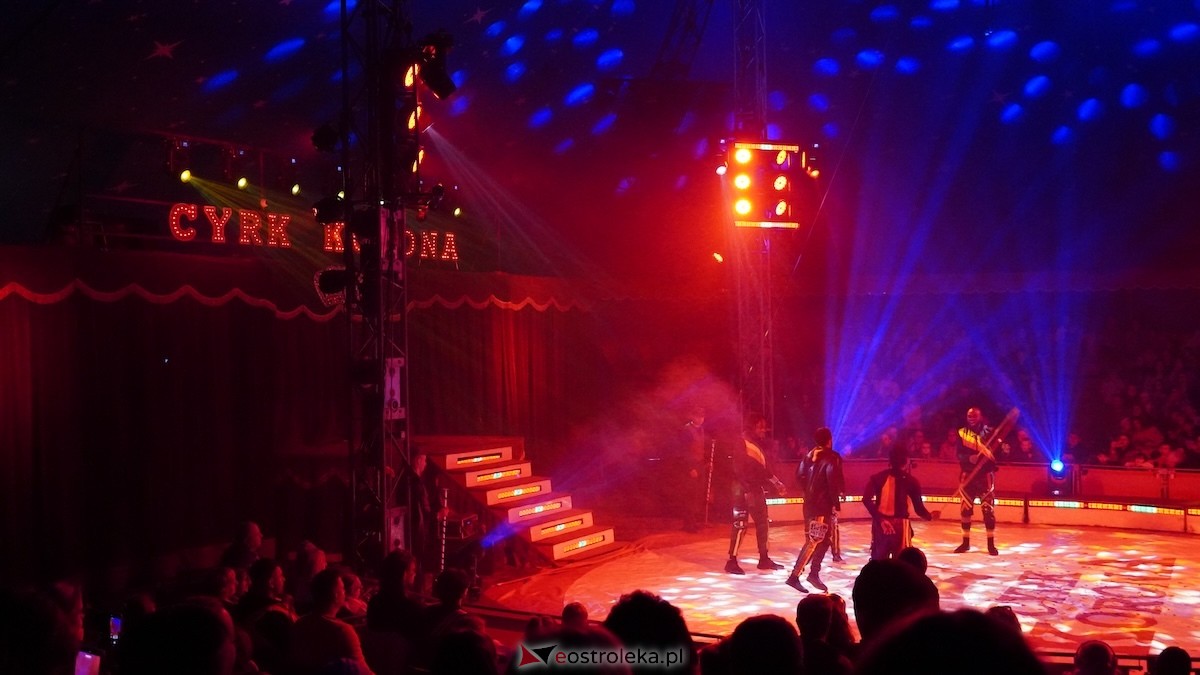 Akrobaci, iluzja i mnóstwo śmiechu. Cyrk Korona odwiedził Ostrołękę [22.04.2026] - zdjęcie #7 - eOstroleka.pl
