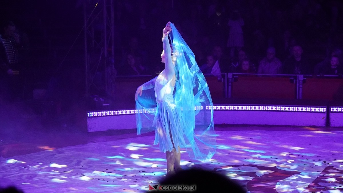 Akrobaci, iluzja i mnóstwo śmiechu. Cyrk Korona odwiedził Ostrołękę [22.04.2026] - zdjęcie #6 - eOstroleka.pl