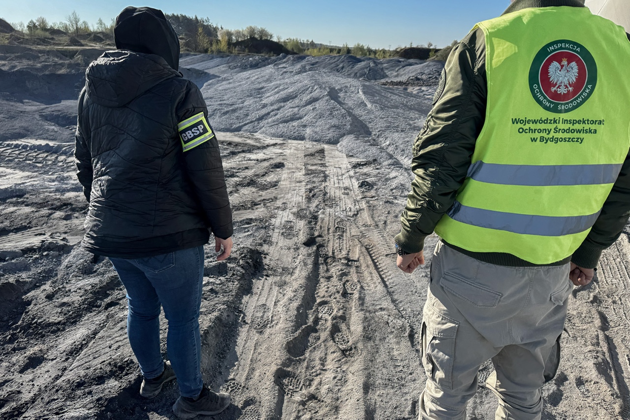 CBŚP rozbiło grupę zajmującą się nielegalnym obrotem odpadami [23.04.2026] - zdjęcie #2 - eOstroleka.pl
