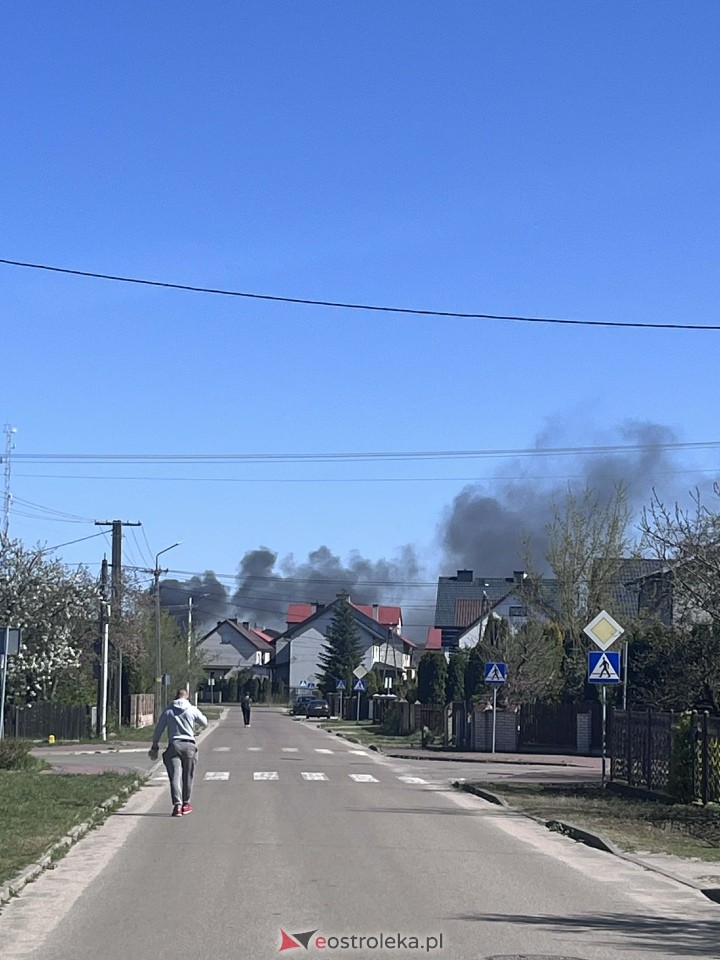 Pożar przy ulicy Warszawskiej w Ostrołęce [23.04.2026] - zdjęcie #11 - eOstroleka.pl