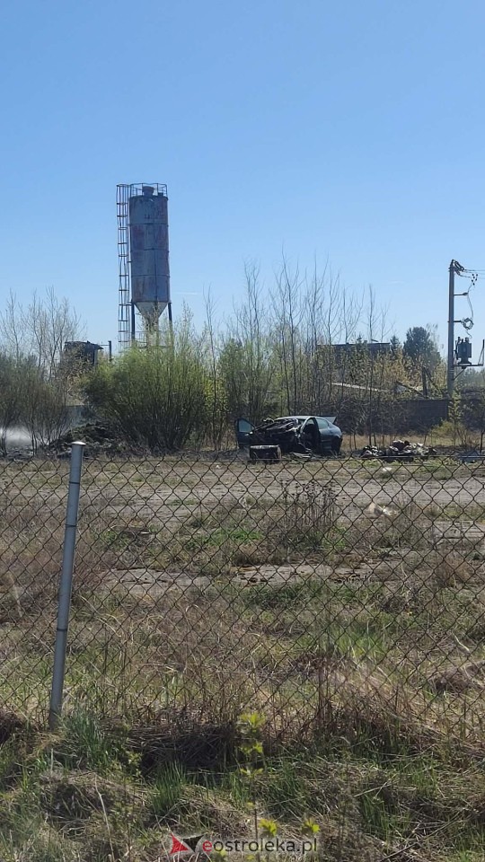 Pożar przy ulicy Warszawskiej w Ostrołęce [23.04.2026] - zdjęcie #9 - eOstroleka.pl