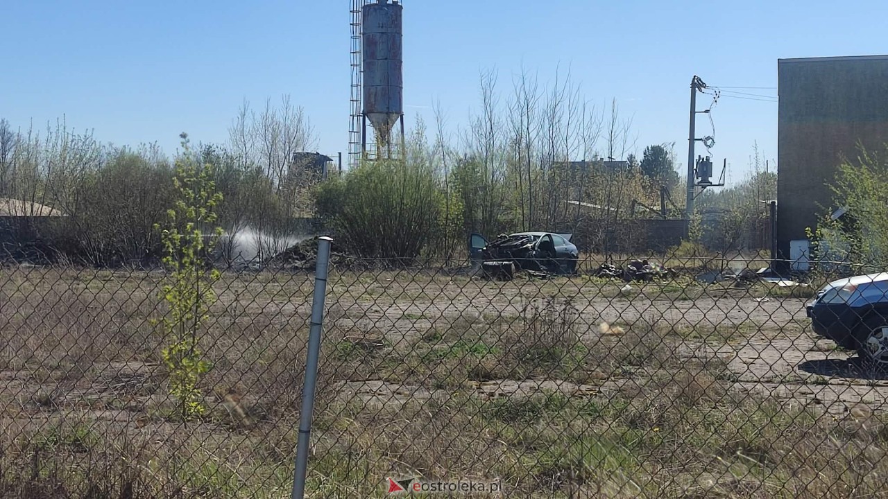 Pożar przy ulicy Warszawskiej w Ostrołęce [23.04.2026] - zdjęcie #8 - eOstroleka.pl