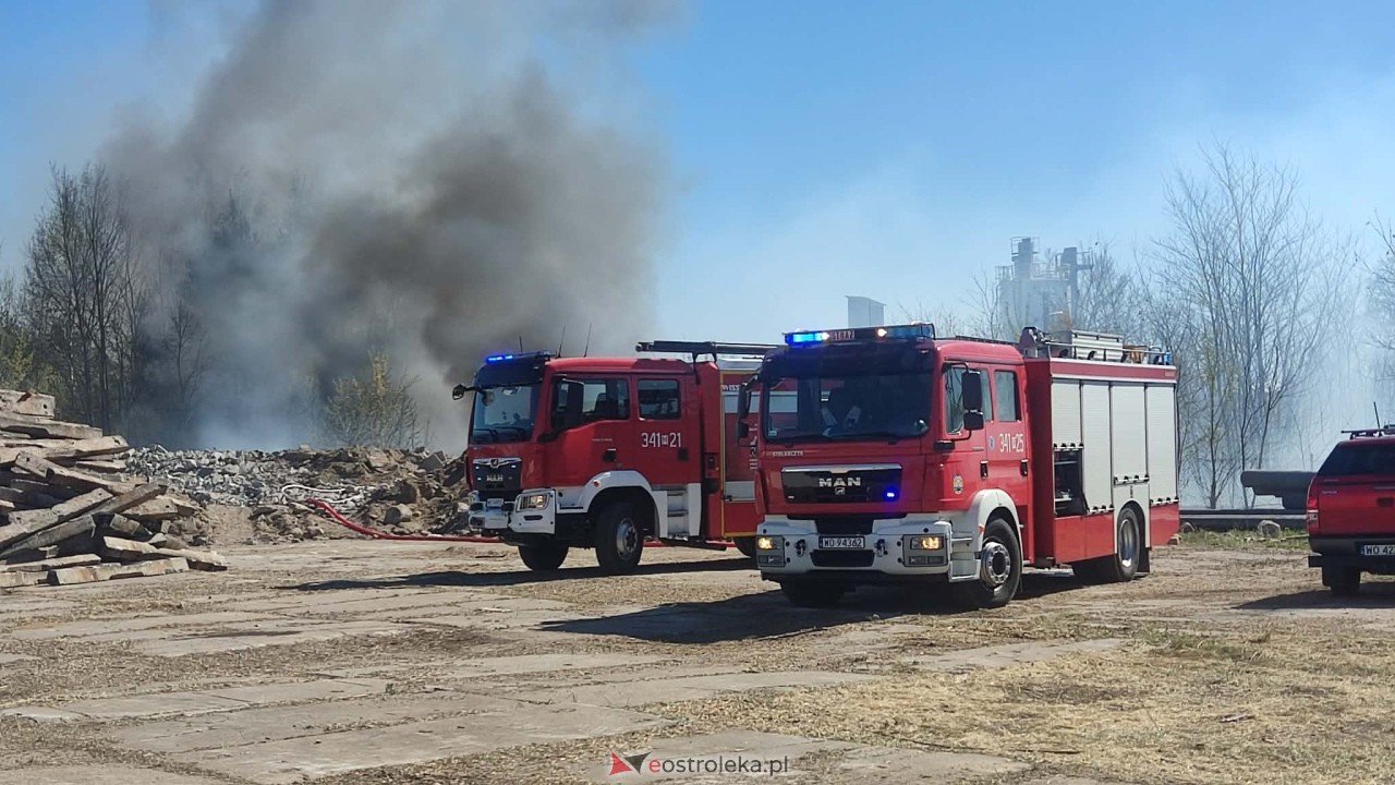 Pożar przy ulicy Warszawskiej w Ostrołęce [23.04.2026] - zdjęcie #6 - eOstroleka.pl