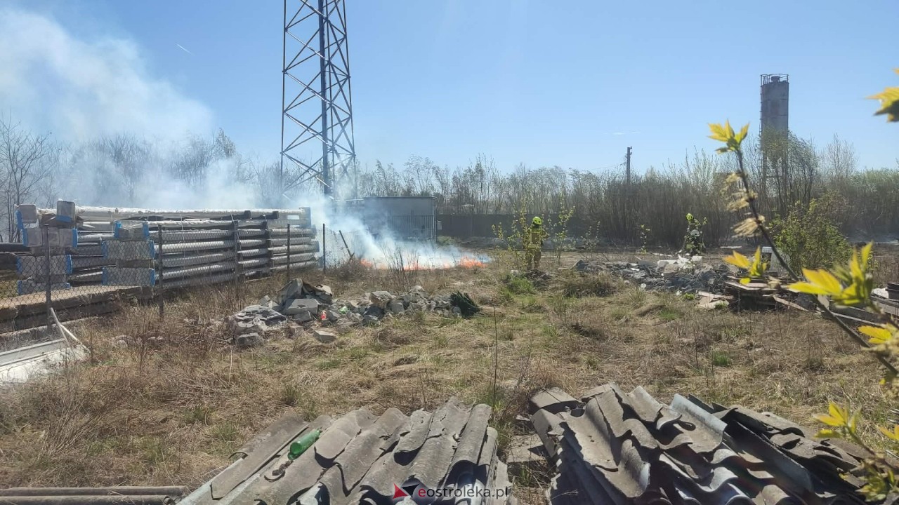 Pożar przy ulicy Warszawskiej w Ostrołęce [23.04.2026] - zdjęcie #4 - eOstroleka.pl