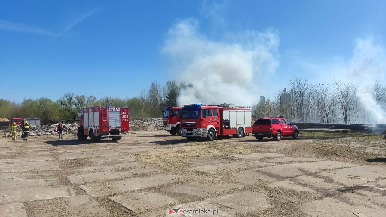 Pożar przy ulicy Warszawskiej w Ostrołęce [23.04.2026] - zdjęcie #3 - eOstroleka.pl