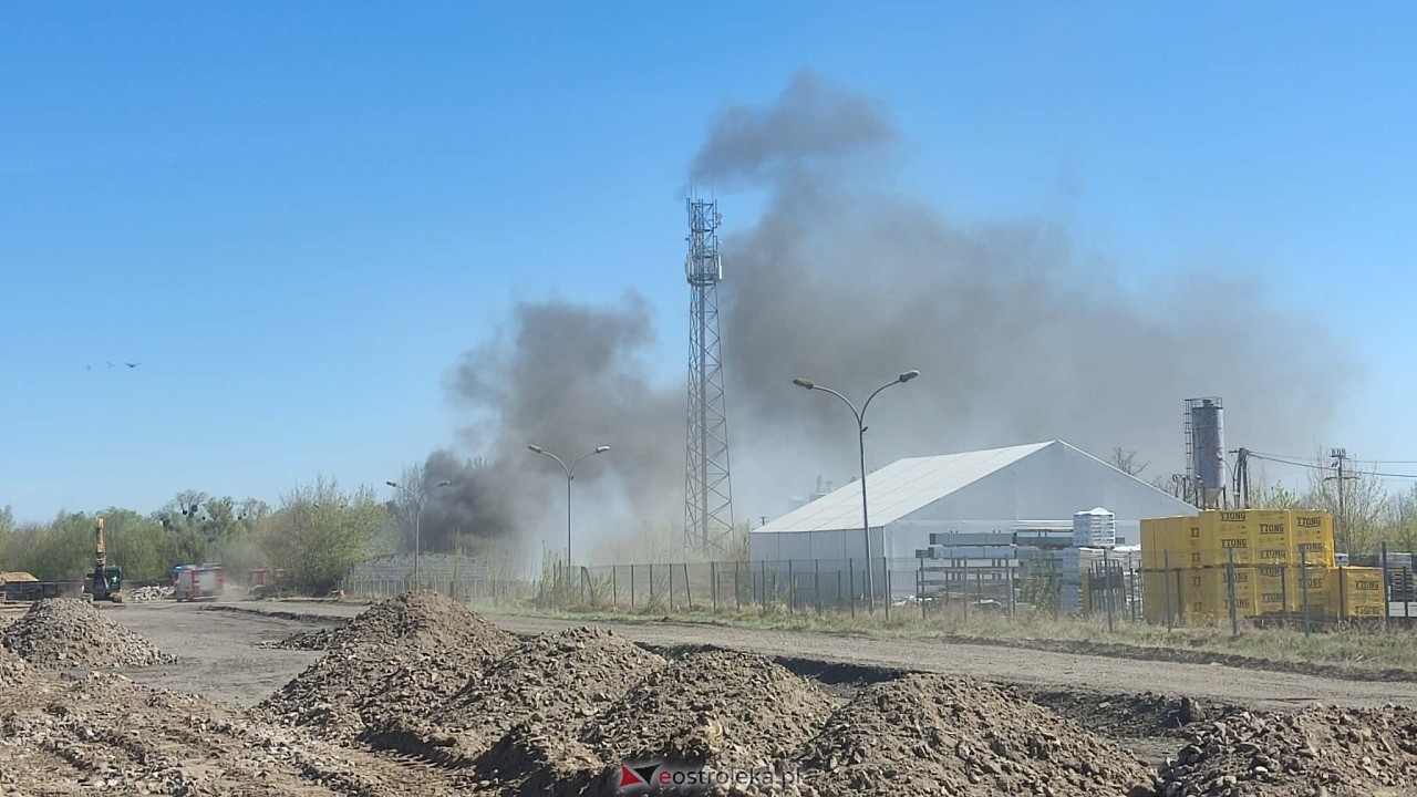 Pożar przy ulicy Warszawskiej w Ostrołęce [23.04.2026] - zdjęcie #1 - eOstroleka.pl