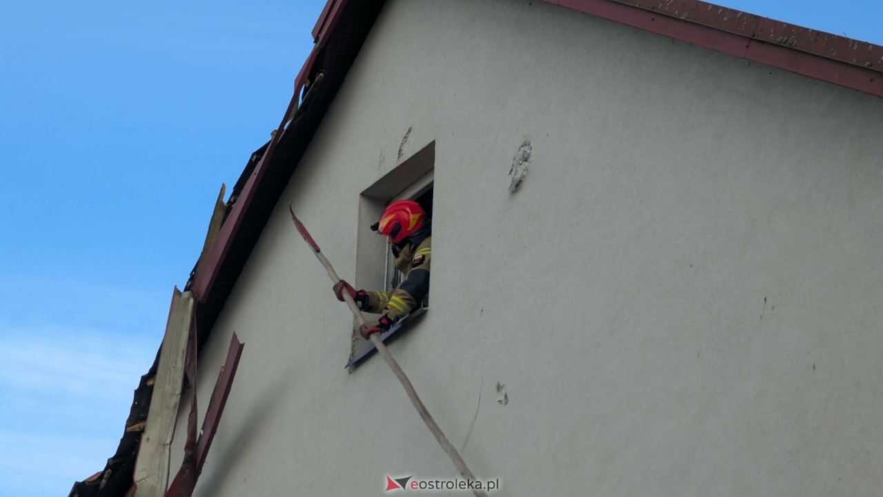 Drzewo runęło na dom w Grabowie [23.04.2026] - zdjęcie #18 - eOstroleka.pl