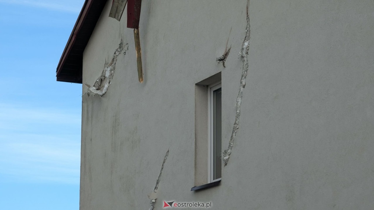 Drzewo runęło na dom w Grabowie [23.04.2026] - zdjęcie #8 - eOstroleka.pl