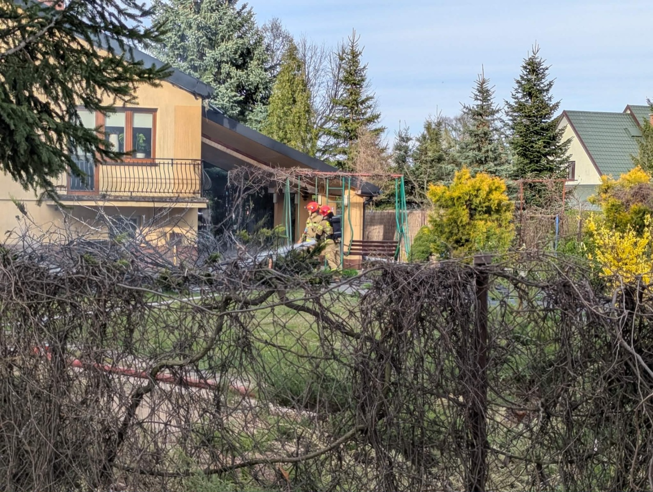 Pożar na Stacha Konwy w Ostrołęce [23.04.2025] - zdjęcie #5 - eOstroleka.pl