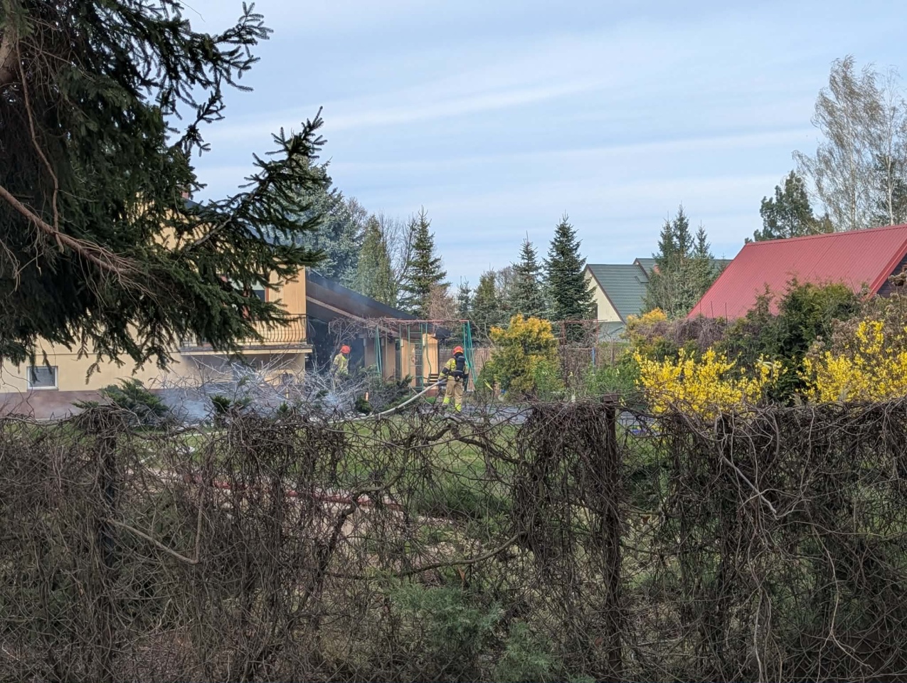 Pożar na Stacha Konwy w Ostrołęce [23.04.2025] - zdjęcie #3 - eOstroleka.pl