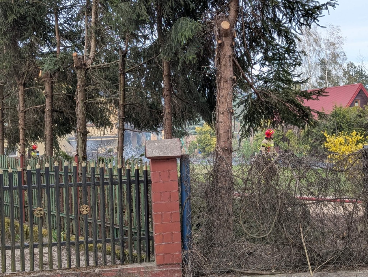 Pożar na Stacha Konwy w Ostrołęce [23.04.2025] - zdjęcie #1 - eOstroleka.pl