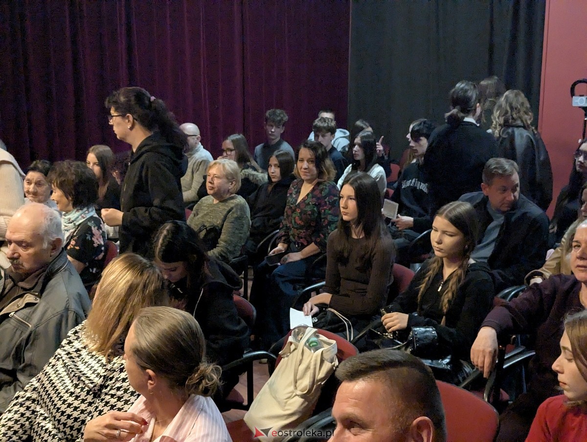 V Wiosna Teatralna - spektakl Szofer Archibald w Klubie Oczko [23.04.2026] - zdjęcie #15 - eOstroleka.pl