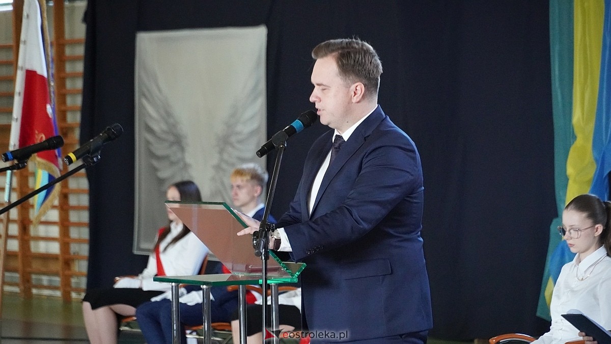 Rozdanie świadectw maturalnych w III LO im. Unii Europejskiej w Ostrołęce [24.04.2026] - zdjęcie #57 - eOstroleka.pl