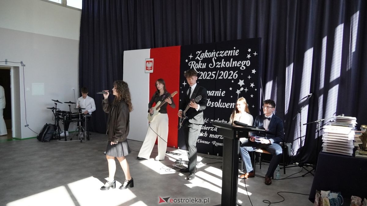 II LO im. Cypriana Kamila Norwida pożegnało absolwentów [24.04.2026] - zdjęcie #45 - eOstroleka.pl
