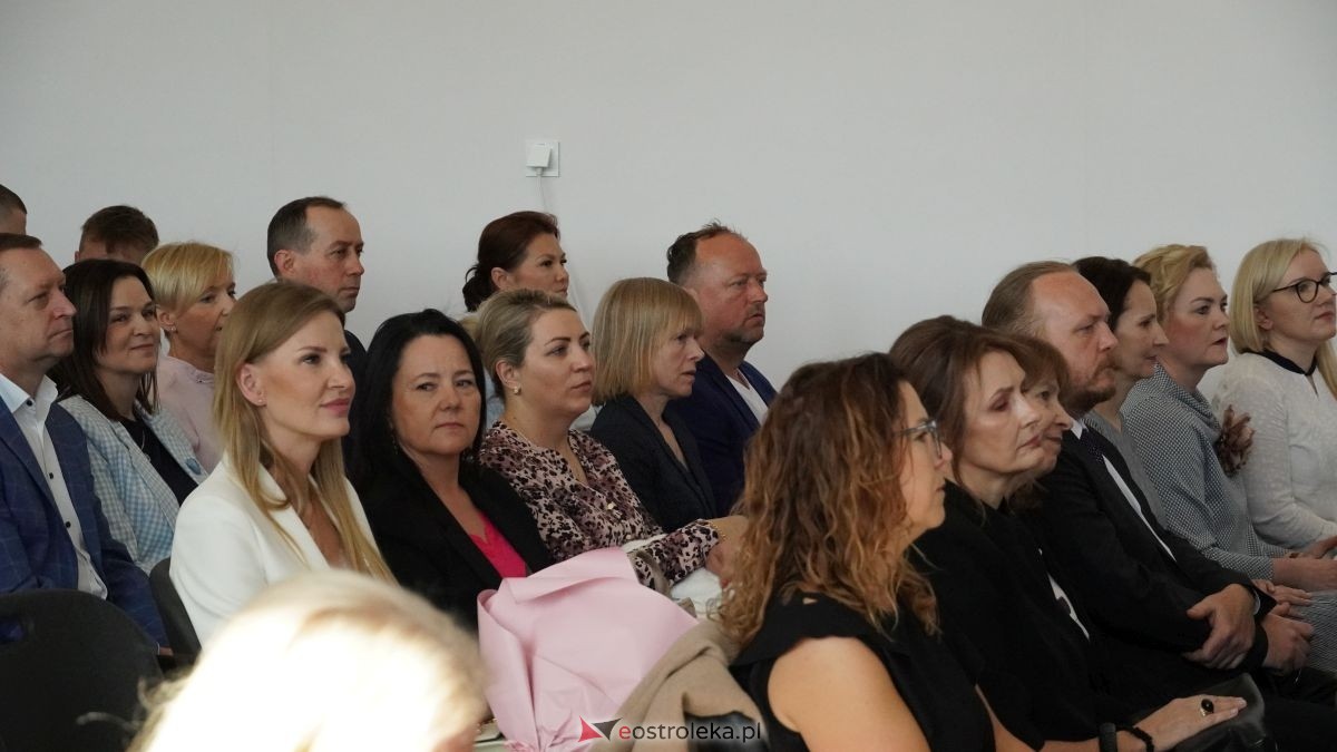 II LO im. Cypriana Kamila Norwida pożegnało absolwentów [24.04.2026] - zdjęcie #44 - eOstroleka.pl