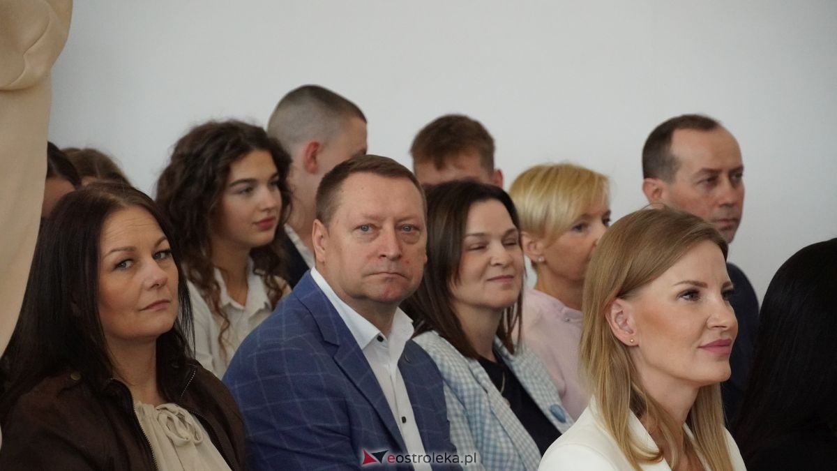 II LO im. Cypriana Kamila Norwida pożegnało absolwentów [24.04.2026] - zdjęcie #43 - eOstroleka.pl