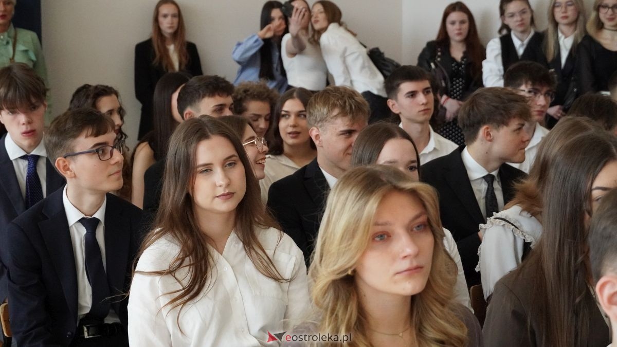 II LO im. Cypriana Kamila Norwida pożegnało absolwentów [24.04.2026] - zdjęcie #39 - eOstroleka.pl