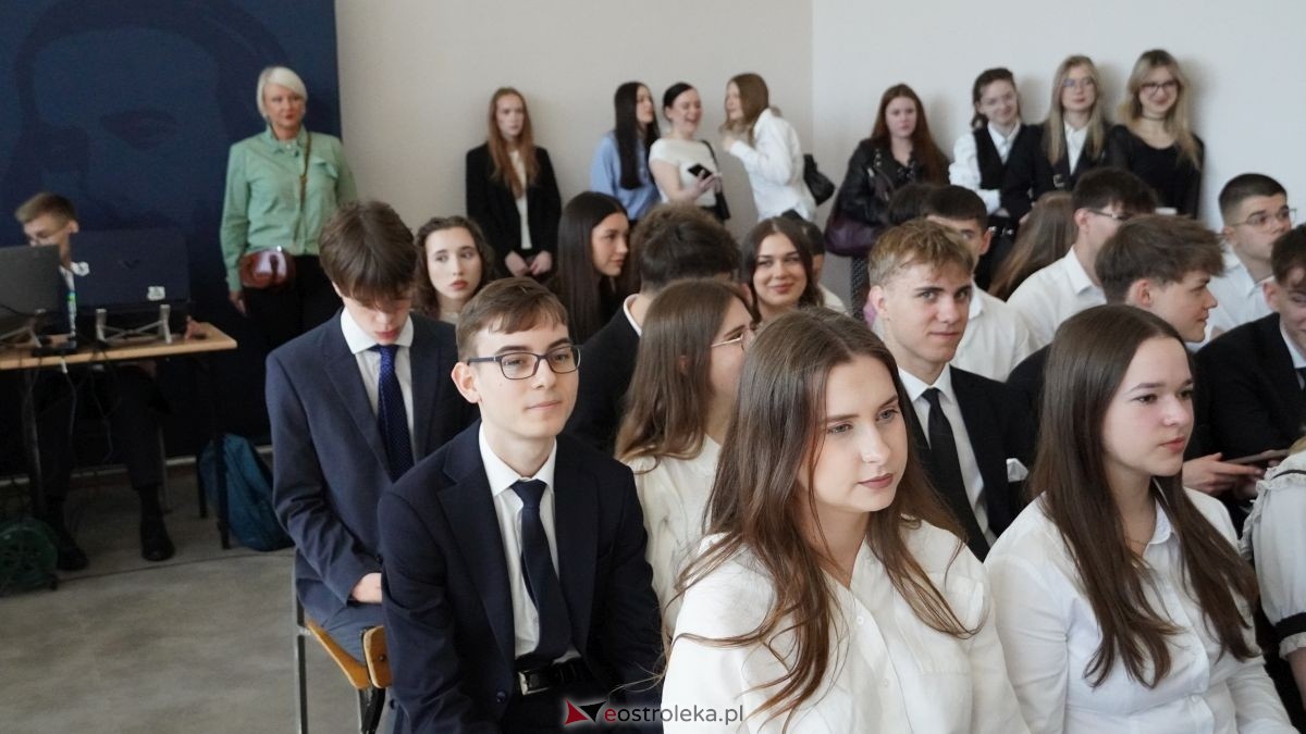II LO im. Cypriana Kamila Norwida pożegnało absolwentów [24.04.2026] - zdjęcie #38 - eOstroleka.pl