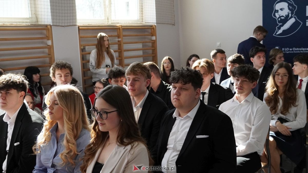II LO im. Cypriana Kamila Norwida pożegnało absolwentów [24.04.2026] - zdjęcie #37 - eOstroleka.pl