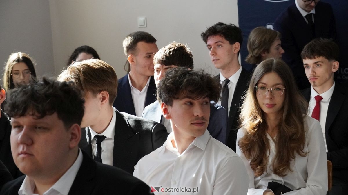 II LO im. Cypriana Kamila Norwida pożegnało absolwentów [24.04.2026] - zdjęcie #36 - eOstroleka.pl