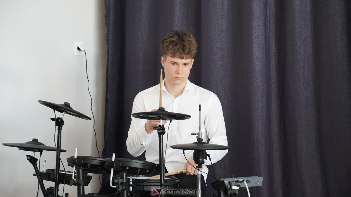 II LO im. Cypriana Kamila Norwida pożegnało absolwentów [24.04.2026] - zdjęcie #34 - eOstroleka.pl