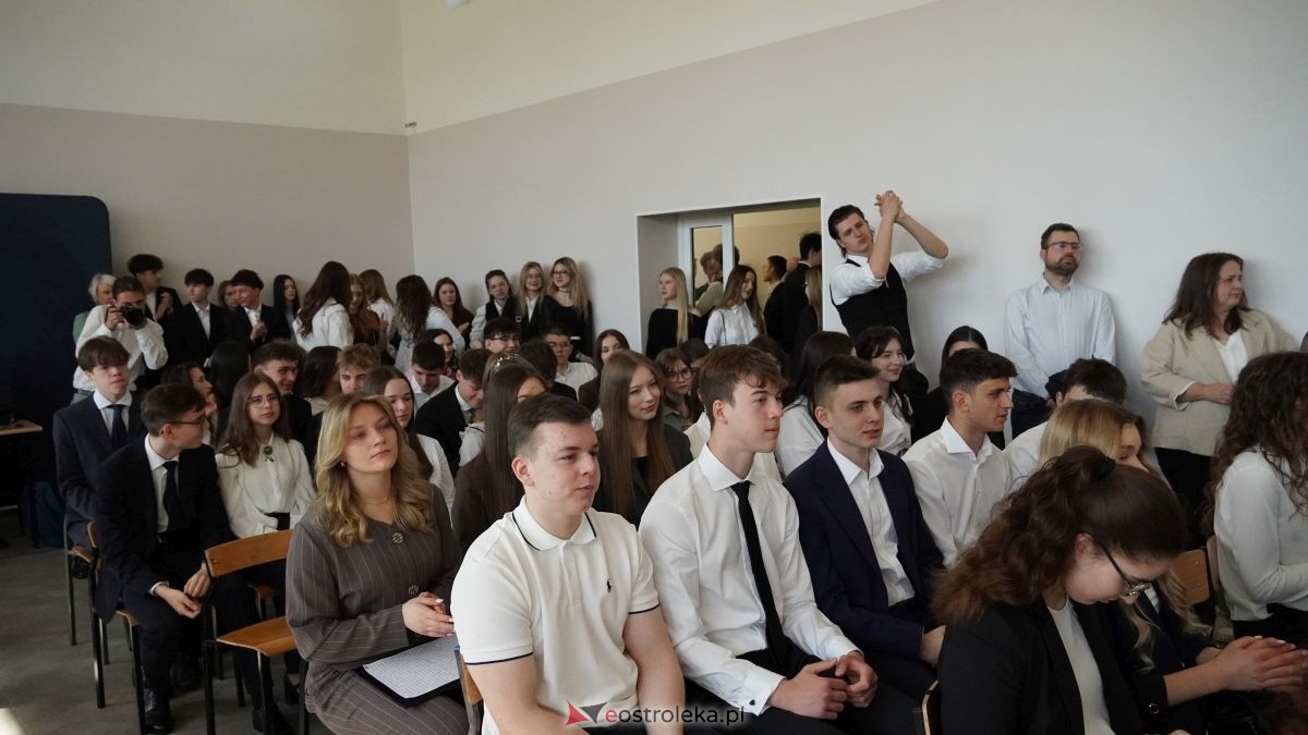 II LO im. Cypriana Kamila Norwida pożegnało absolwentów [24.04.2026] - zdjęcie #30 - eOstroleka.pl