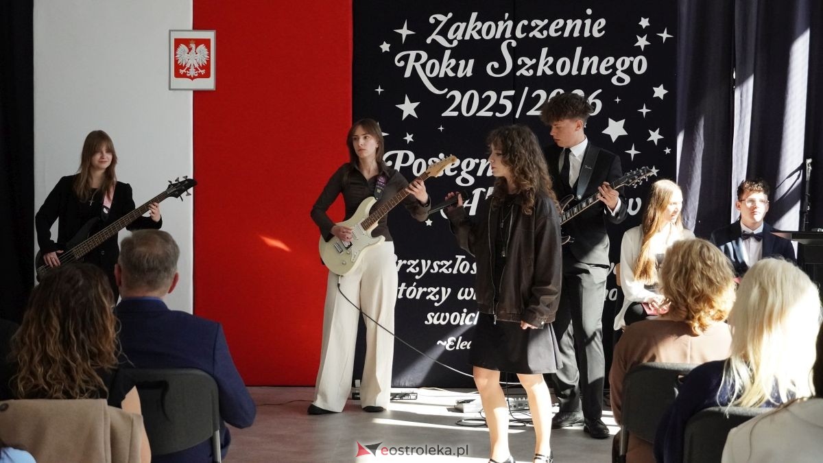 II LO im. Cypriana Kamila Norwida pożegnało absolwentów [24.04.2026] - zdjęcie #26 - eOstroleka.pl