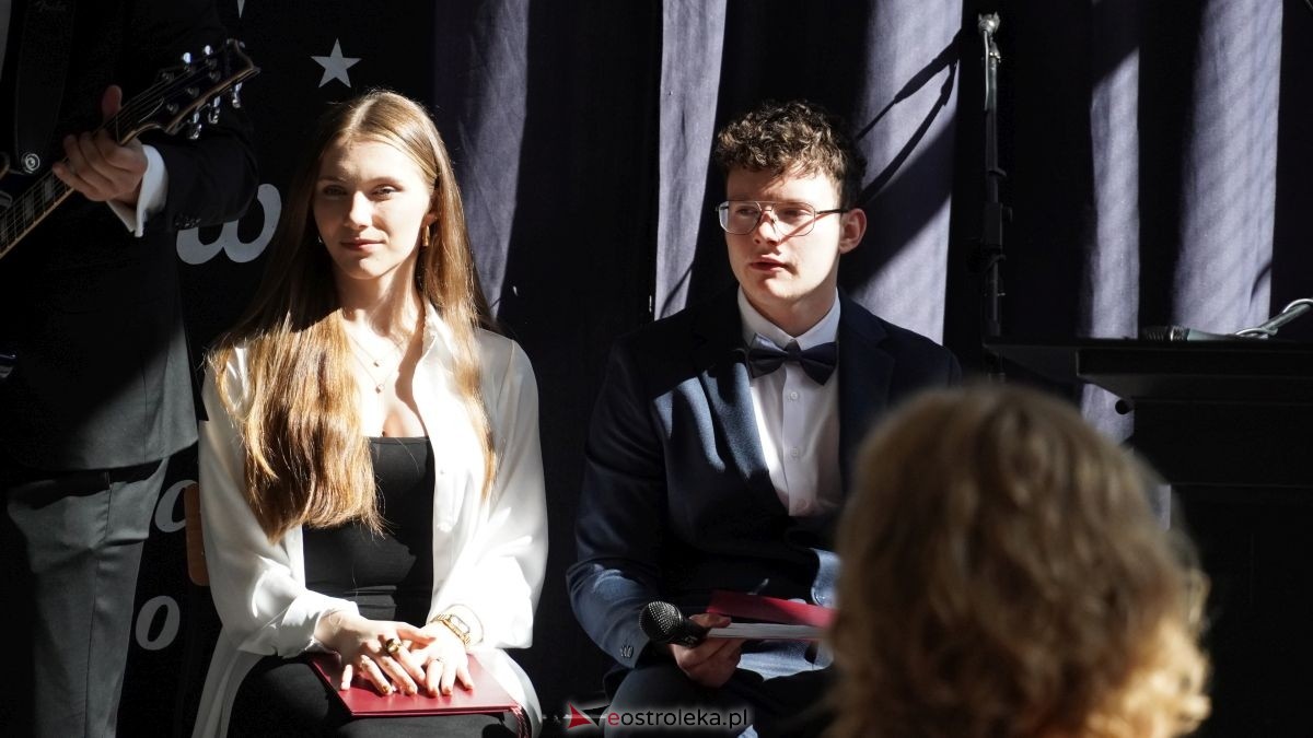 II LO im. Cypriana Kamila Norwida pożegnało absolwentów [24.04.2026] - zdjęcie #25 - eOstroleka.pl