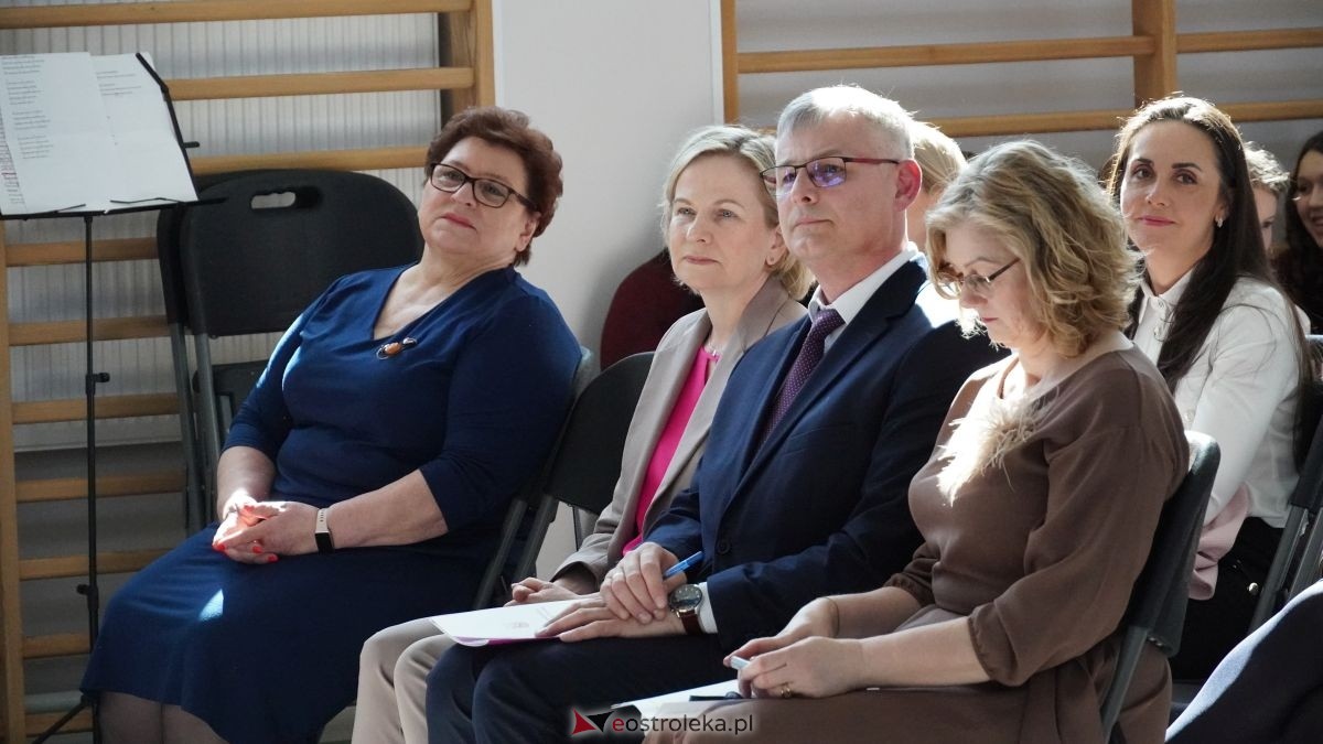 II LO im. Cypriana Kamila Norwida pożegnało absolwentów [24.04.2026] - zdjęcie #24 - eOstroleka.pl