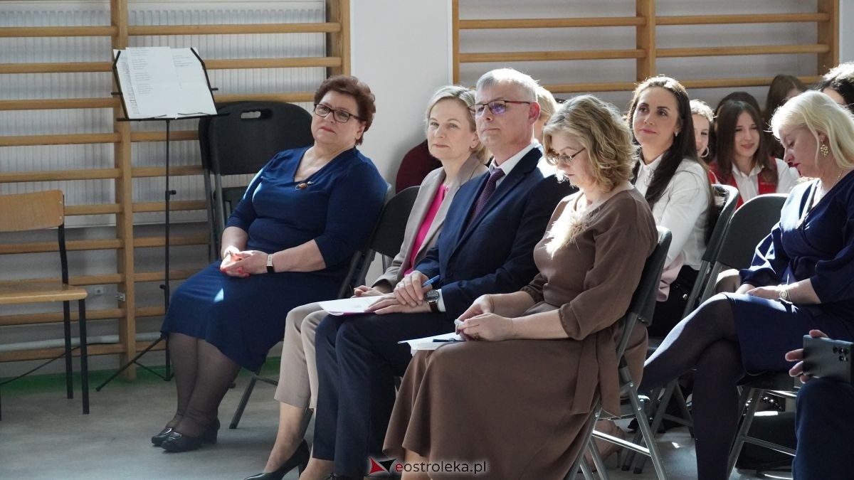 II LO im. Cypriana Kamila Norwida pożegnało absolwentów [24.04.2026] - zdjęcie #23 - eOstroleka.pl