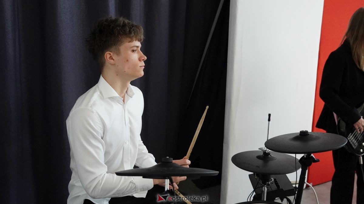 II LO im. Cypriana Kamila Norwida pożegnało absolwentów [24.04.2026] - zdjęcie #18 - eOstroleka.pl