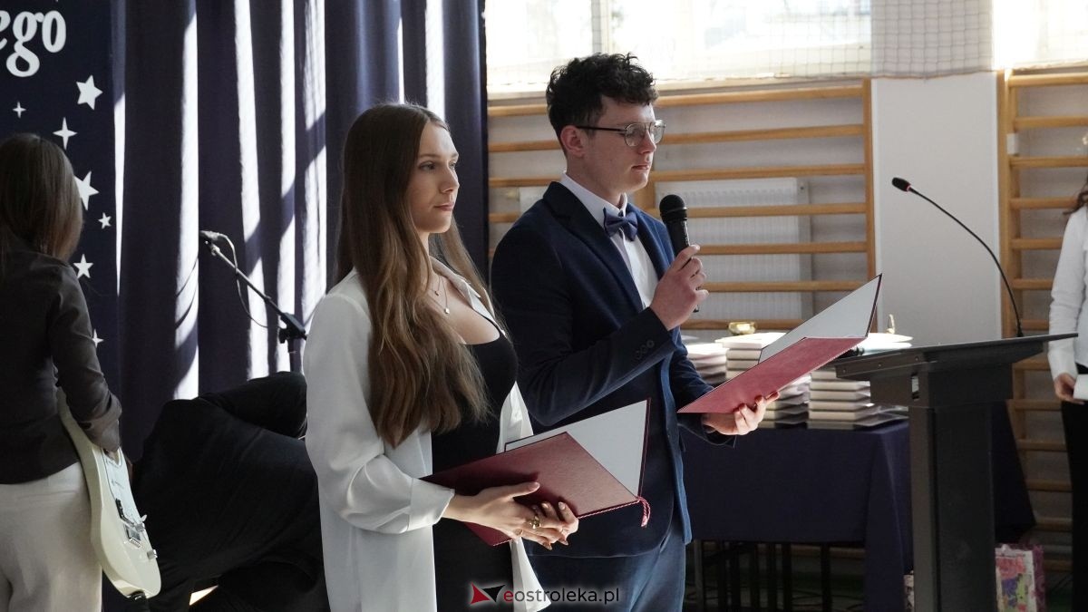 II LO im. Cypriana Kamila Norwida pożegnało absolwentów [24.04.2026] - zdjęcie #14 - eOstroleka.pl