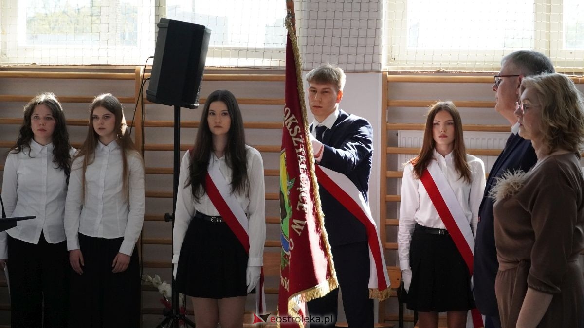 II LO im. Cypriana Kamila Norwida pożegnało absolwentów [24.04.2026] - zdjęcie #10 - eOstroleka.pl