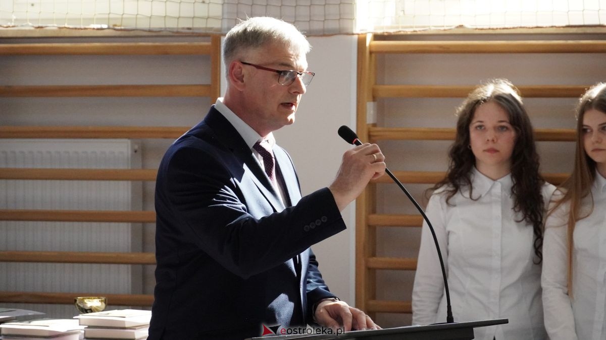 II LO im. Cypriana Kamila Norwida pożegnało absolwentów [24.04.2026] - zdjęcie #7 - eOstroleka.pl