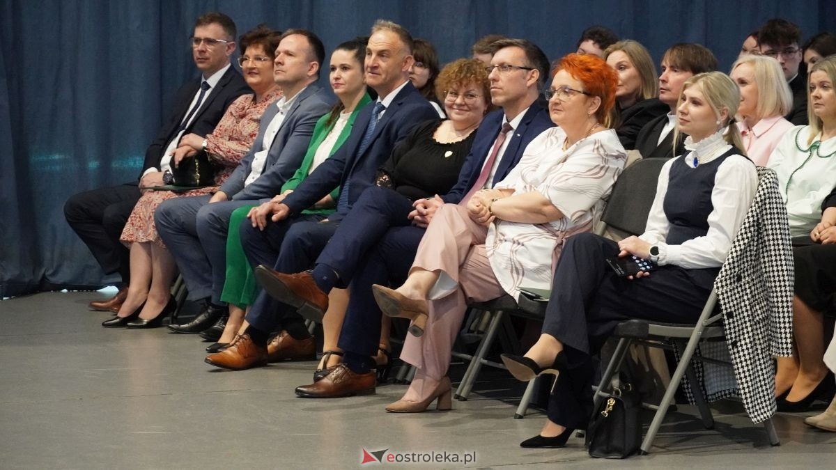 Maturzyści I LO im. Gen. Józefa Bema odebrali świadectwa dojrzałości [24.04.2026] - zdjęcie #84 - eOstroleka.pl