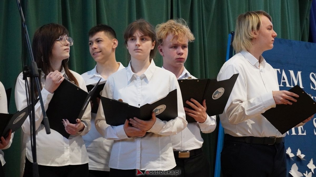 Maturzyści I LO im. Gen. Józefa Bema odebrali świadectwa dojrzałości [24.04.2026] - zdjęcie #76 - eOstroleka.pl