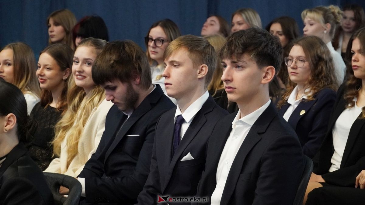 Maturzyści I LO im. Gen. Józefa Bema odebrali świadectwa dojrzałości [24.04.2026] - zdjęcie #72 - eOstroleka.pl