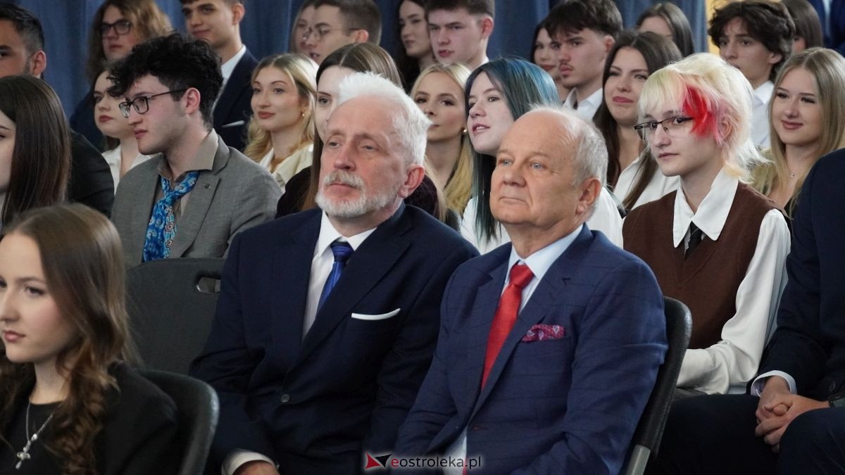 Maturzyści I LO im. Gen. Józefa Bema odebrali świadectwa dojrzałości [24.04.2026] - zdjęcie #67 - eOstroleka.pl