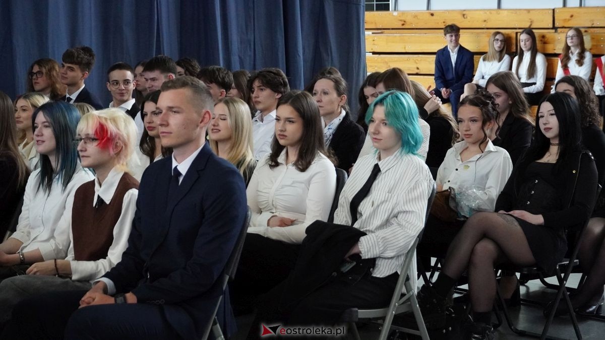 Maturzyści I LO im. Gen. Józefa Bema odebrali świadectwa dojrzałości [24.04.2026] - zdjęcie #66 - eOstroleka.pl
