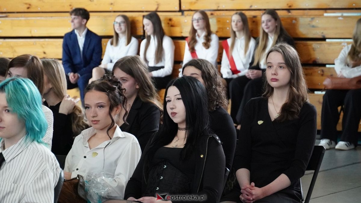 Maturzyści I LO im. Gen. Józefa Bema odebrali świadectwa dojrzałości [24.04.2026] - zdjęcie #65 - eOstroleka.pl
