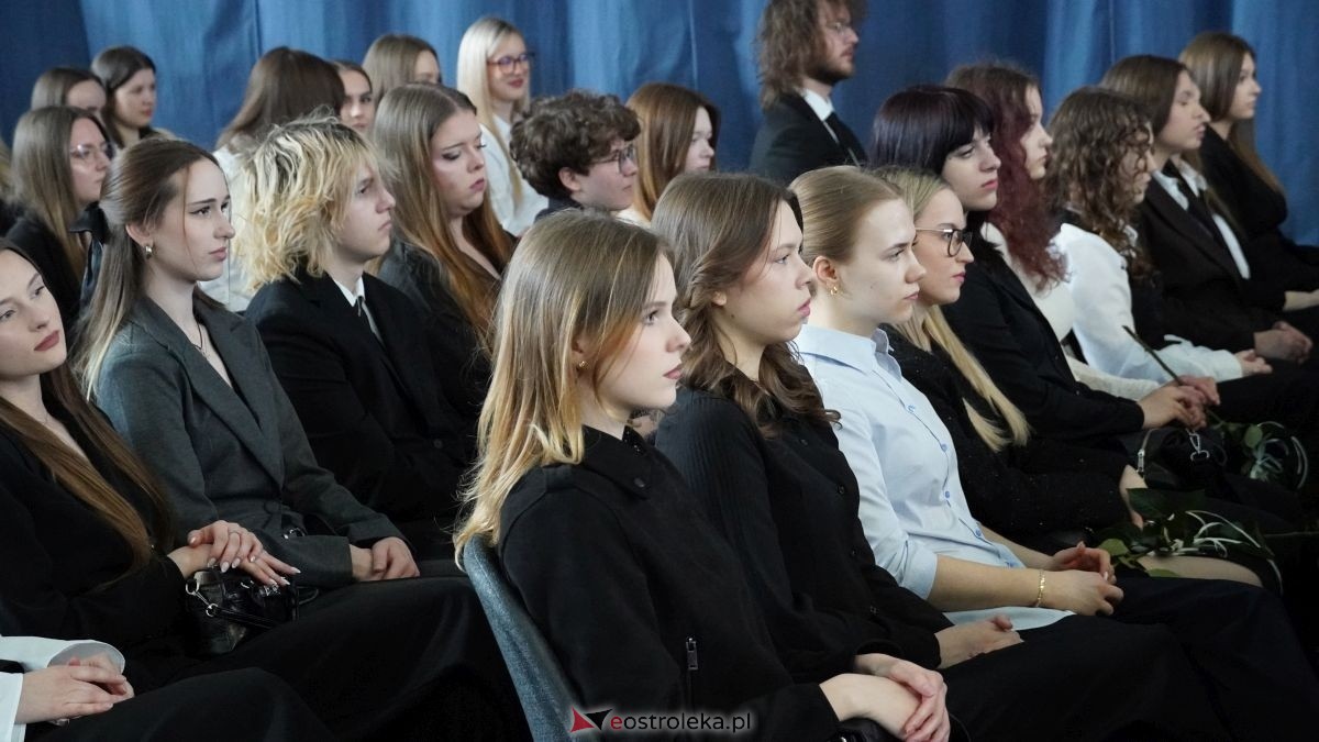Maturzyści I LO im. Gen. Józefa Bema odebrali świadectwa dojrzałości [24.04.2026] - zdjęcie #63 - eOstroleka.pl