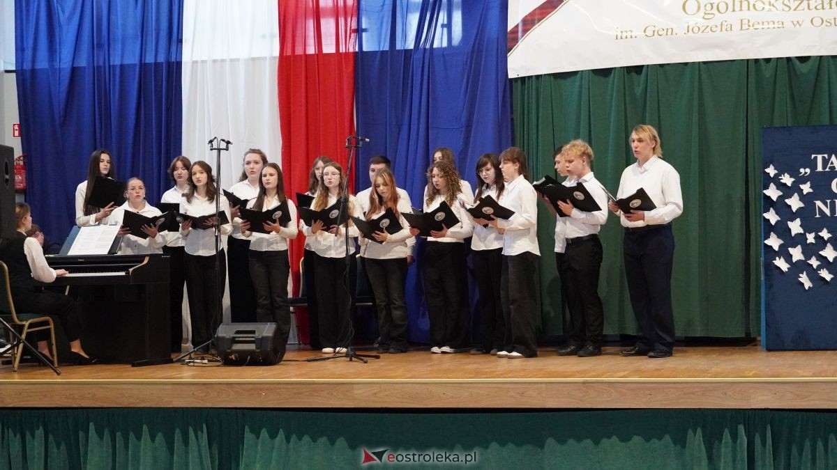 Maturzyści I LO im. Gen. Józefa Bema odebrali świadectwa dojrzałości [24.04.2026] - zdjęcie #62 - eOstroleka.pl