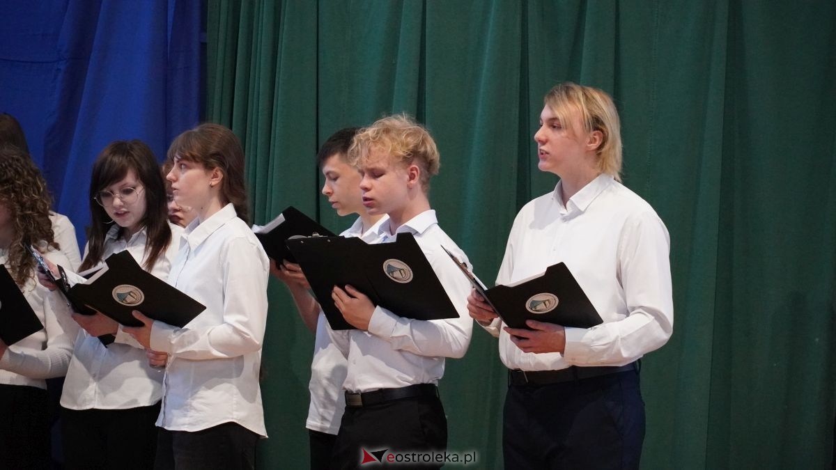 Maturzyści I LO im. Gen. Józefa Bema odebrali świadectwa dojrzałości [24.04.2026] - zdjęcie #61 - eOstroleka.pl